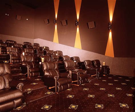 GATEWAY CINEPLEX 10 .
